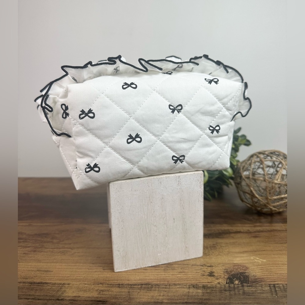 Makeup Cosmetics Toiletries Bag with Cute Bows and Ruffles - Picture 1 of 6